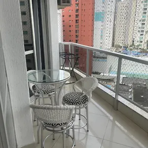 Apartamento Ap De Fundos Em Beira Mar Com Garagem, Wifi E Tv A Cabo, Balneário Camboriú